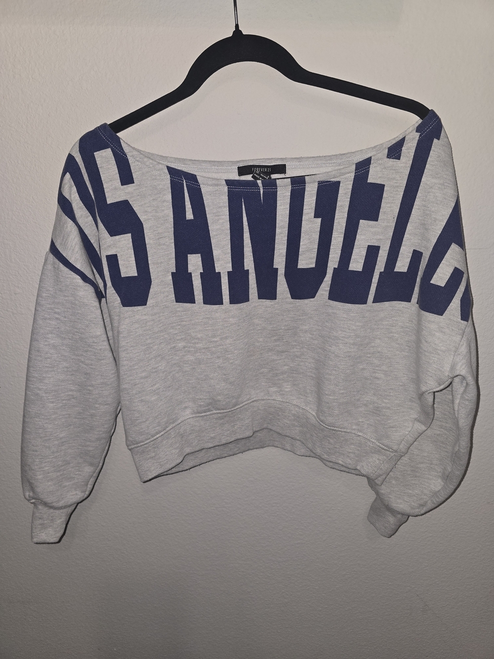 Forever 21 Women's Light Gray 'Los Angeles' Cropped Sweatshirt - Blue Lettering